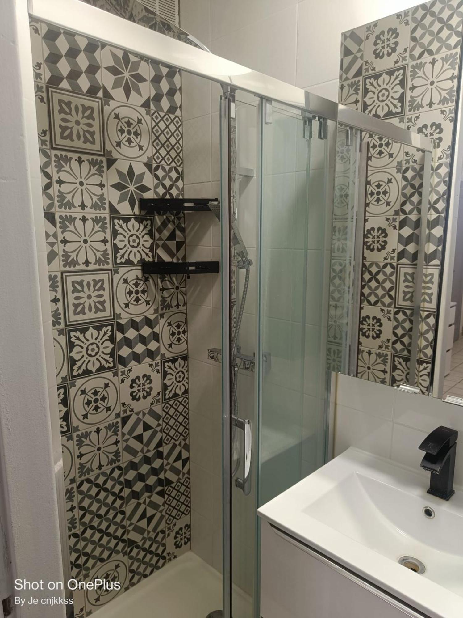 Belle D'hote Avec Balcon Prive - 3 Mins Gare - Geneve Acces Direct