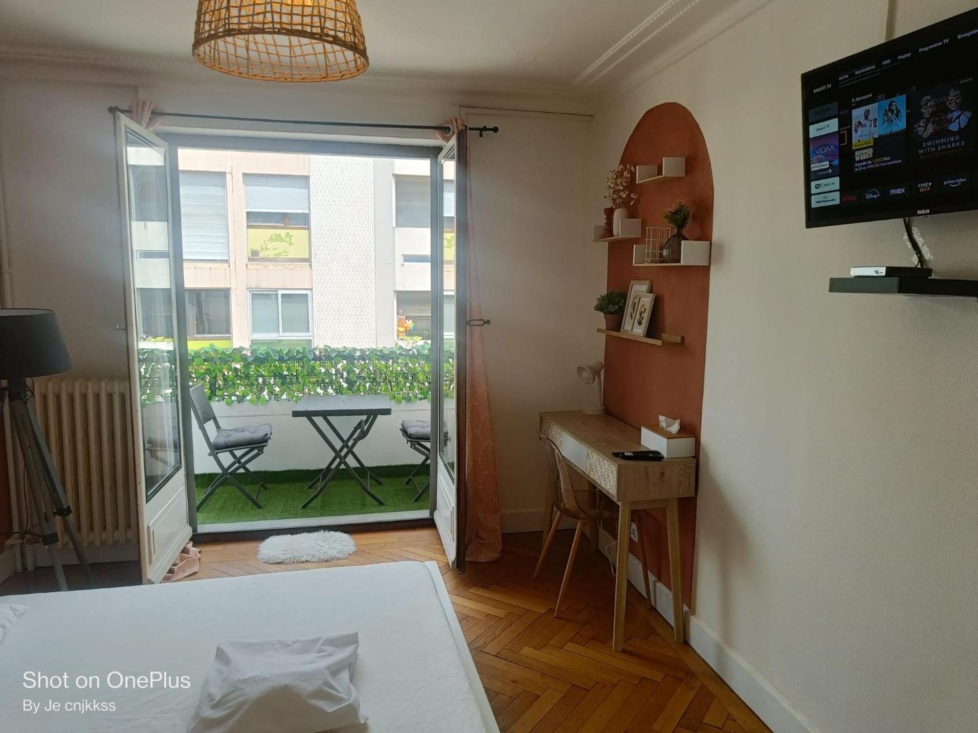 Belle D'hote Avec Balcon Prive - 3 Mins Gare - Geneve Acces Direct Homestay Annemasse