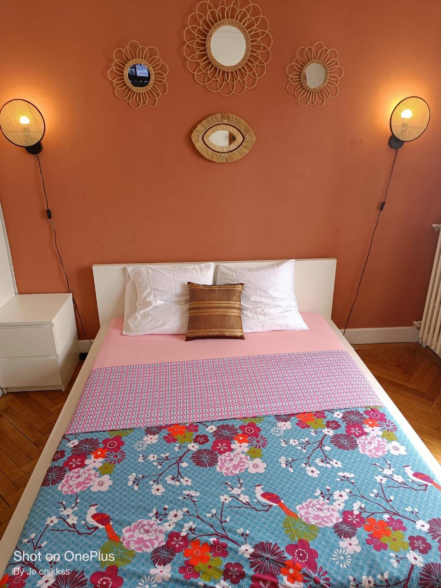 Belle D'hote Avec Balcon Prive - 3 Mins Gare - Geneve Acces Direct Homestay *