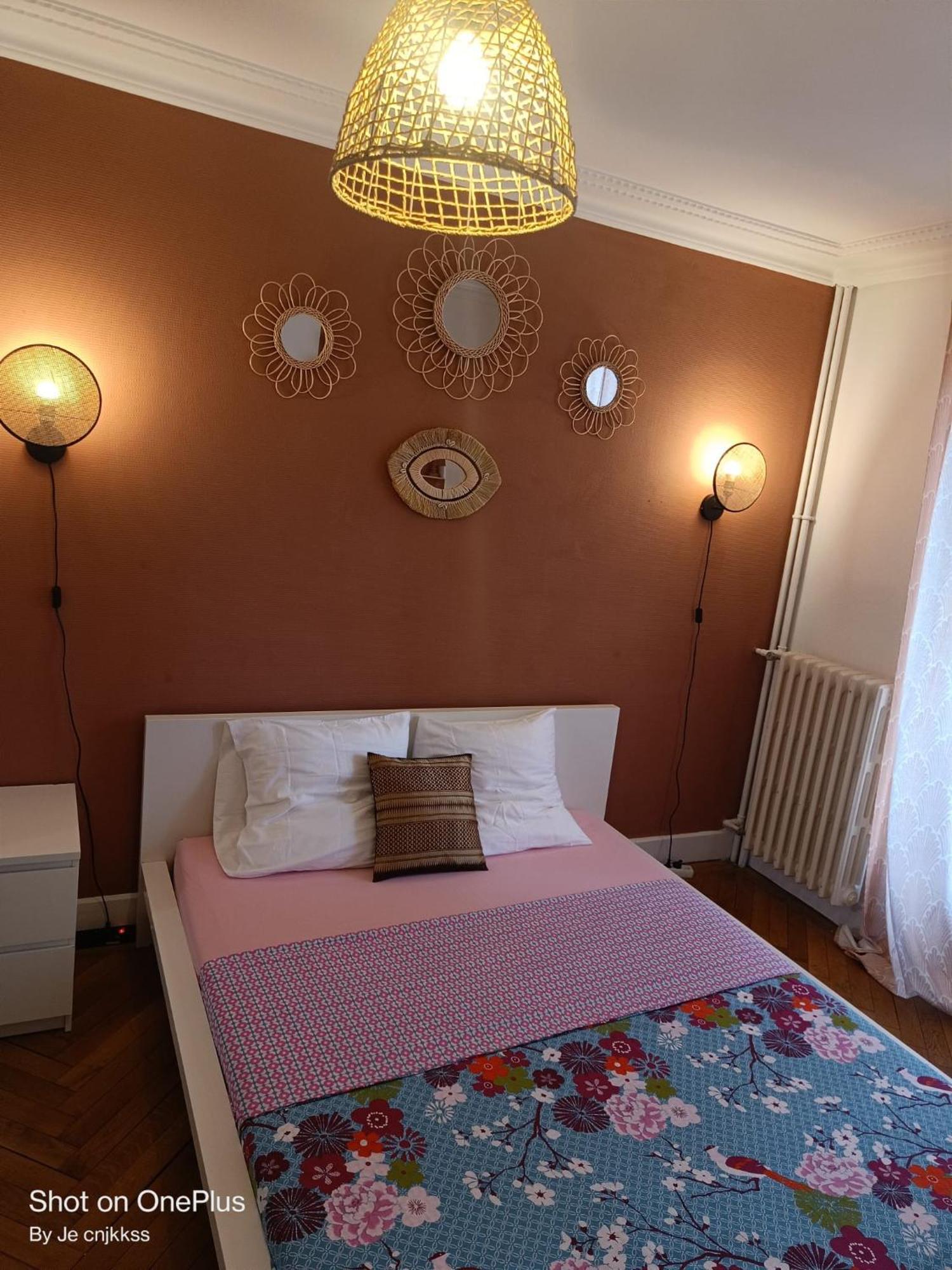 Belle D'hote Avec Balcon Prive - 3 Mins Gare - Geneve Acces Direct Homestay