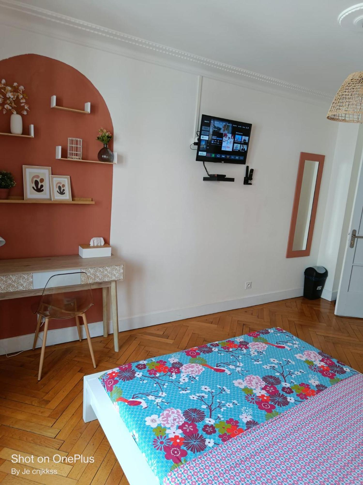 Belle D'hote Avec Balcon Prive - 3 Mins Gare - Geneve Acces Direct Homestay Annemasse